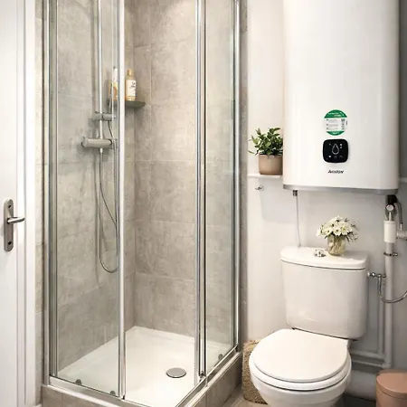 Appartement Cosy Avec Terrasse - A Deux Pas Et Tramway Direct *